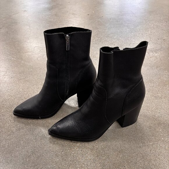 Steve Madden Soft Leather Pointed Toe Ankle Boots - Picture 2 of 5